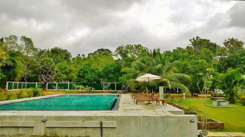 Saji-Sami Hotel Anuradhapura Exterior foto