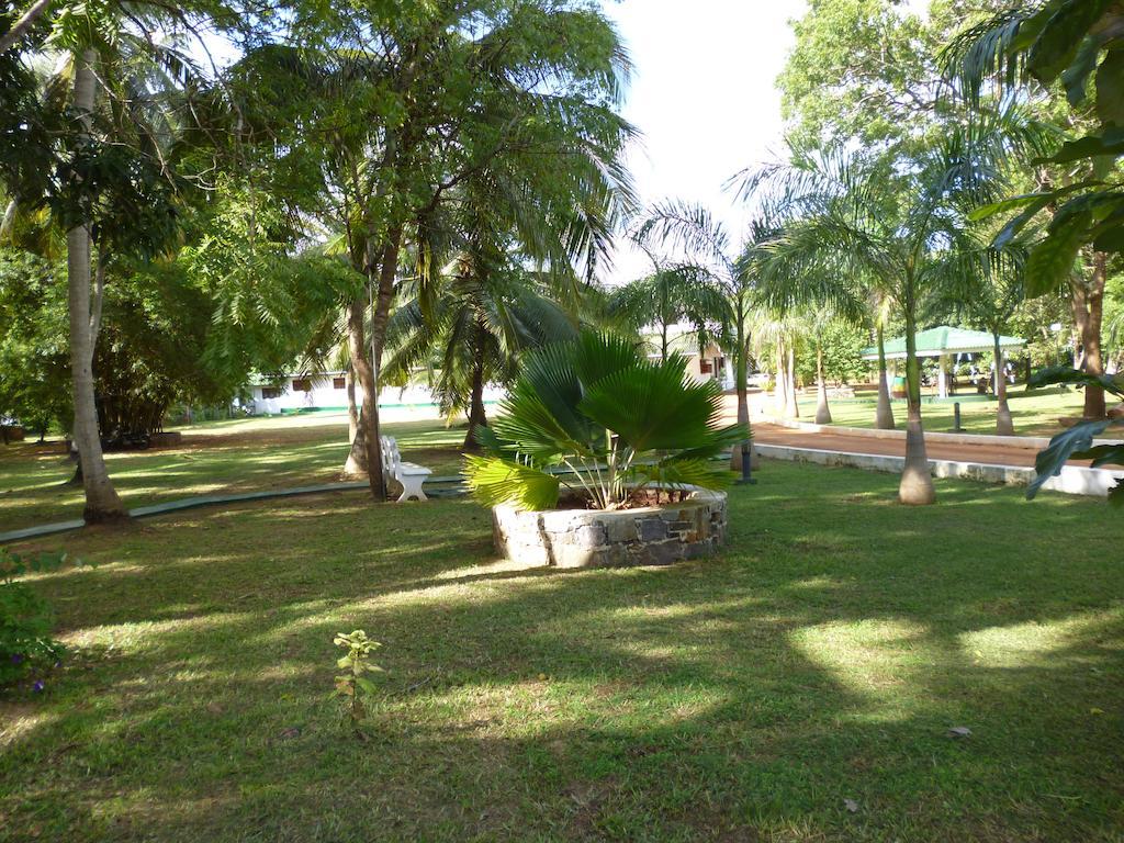 Saji-Sami Hotel Anuradhapura Exterior foto